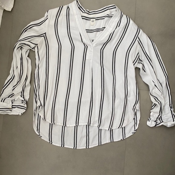 GAP Tops - White and black stripes top